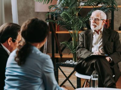 Debate: 6 ψυχοθεραπευτικές προσεγγίσεις συναντιούνται στο ίδιο τραπέζι… Ποια ψυχοθεραπεία να επιλέξω; Ποια ψυχοθεραπευτική προσέγγιση είναι κατάλληλη για εμένα;